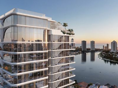 Luxurious Waterfront Apartments in the Vibrant Heart of Chevron Island!