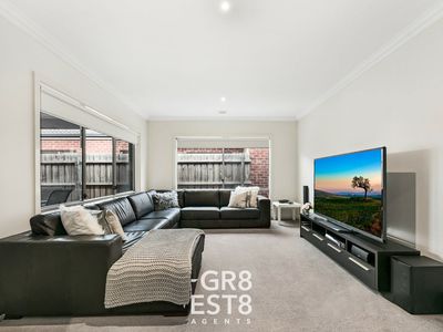 48 Heather Grove, Cranbourne East