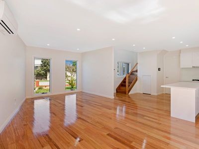 1 / 4 Moama Crescent, Pascoe Vale South