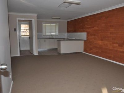 4 / 4  Forrest Cresent, Dubbo