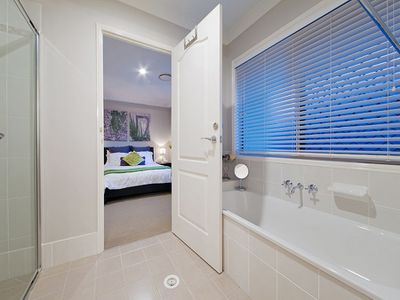 5 Sylvateere Cr, Wakerley