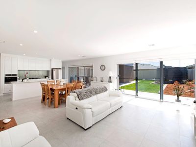 10 Angus Place, Bungendore