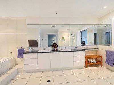 12 Grenada Way, Kawana Island