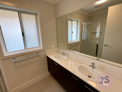 31 Arklow Cresent, Chisholm