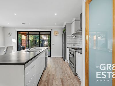 30 Lemon Grove, Cranbourne West