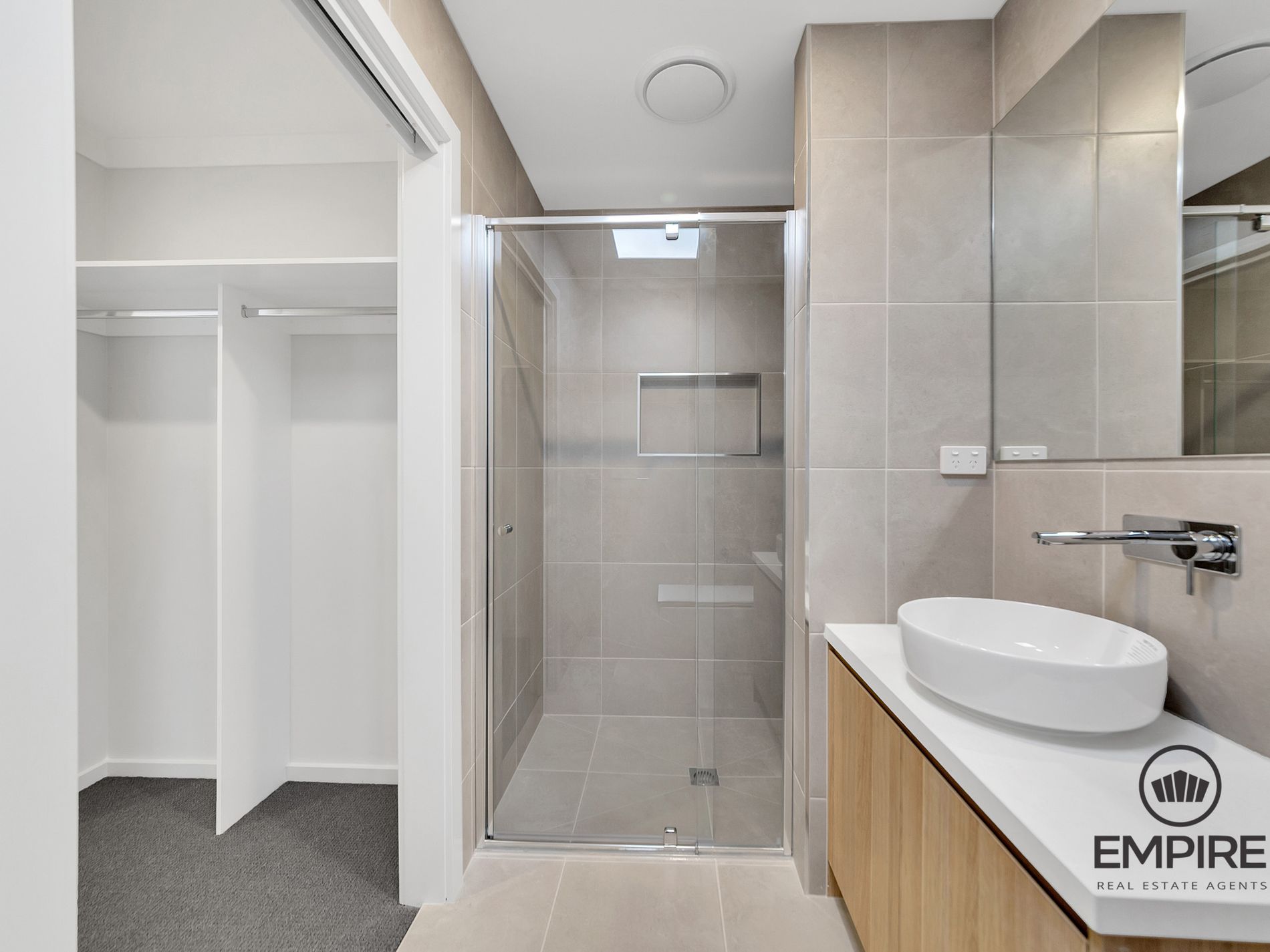 12 California Street, Clyde