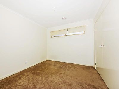 2 / 6 Ozzimo Way, Werribee