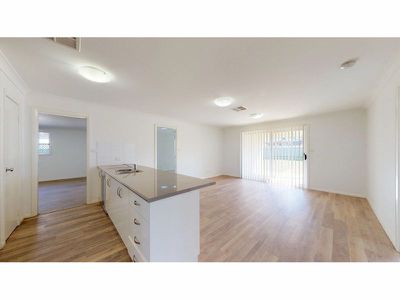 22 Dalbeattie Crescent, Dubbo