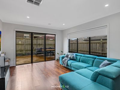 33 Scenery Drive, Clyde North