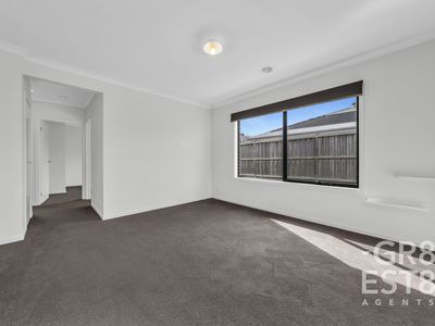 24 Harper Crescent, Cranbourne West