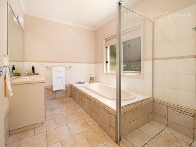 42 CRAIG DRIVE, Bellbridge
