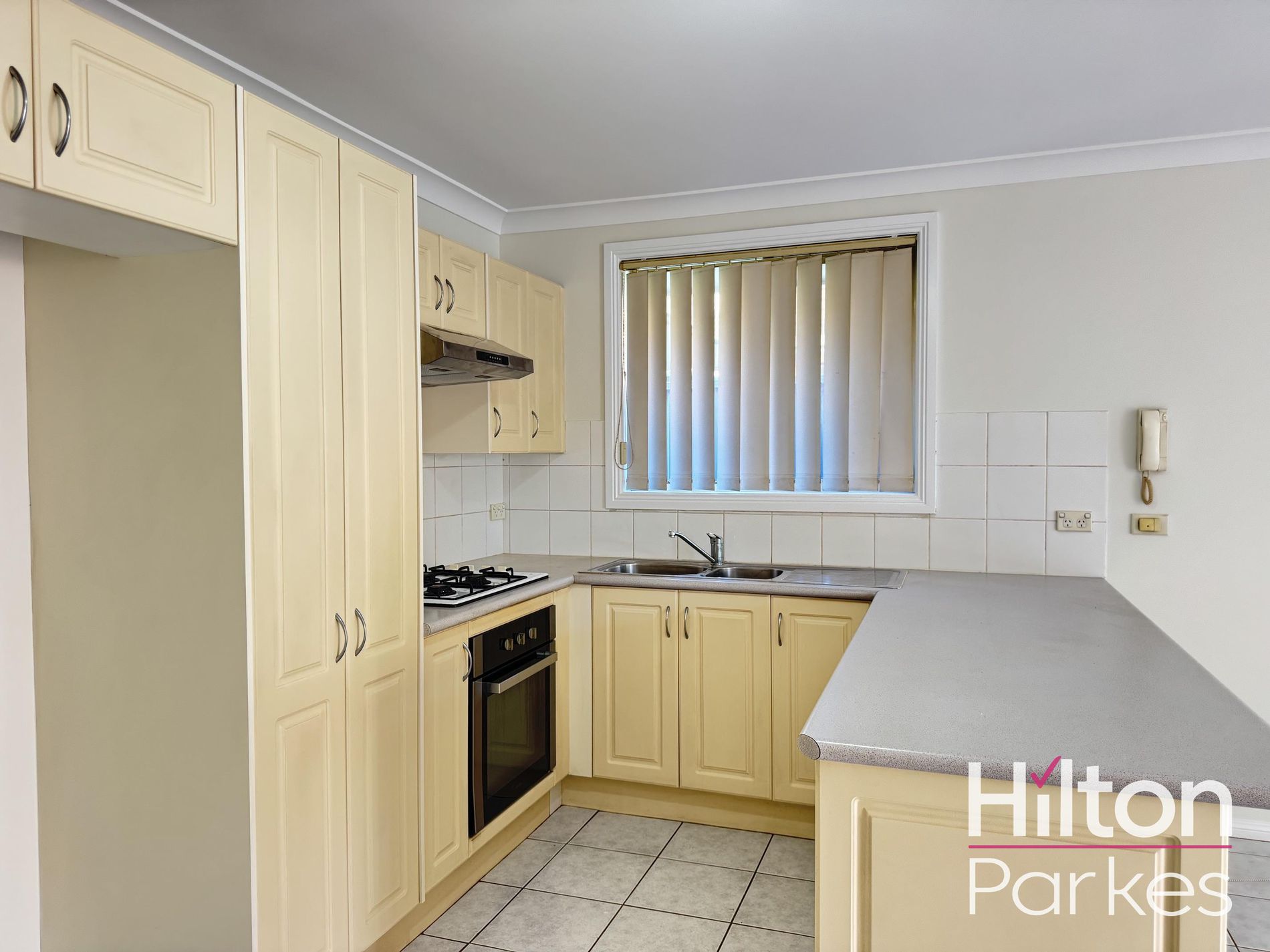 16 / 9 Stanbury Place, Quakers Hill