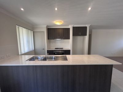 17 Pinot Loop, Pearsall