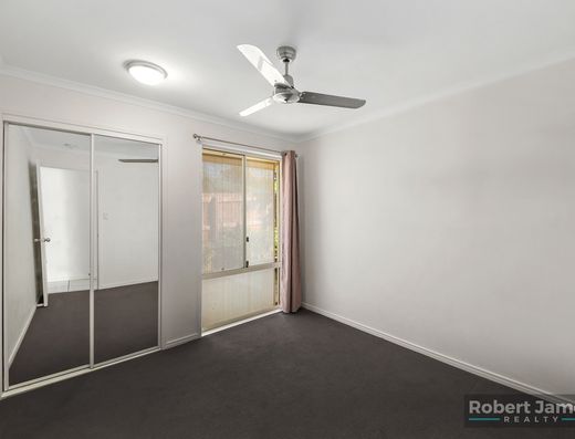 5 BEDROOM HOME WITH PARK RESERVE BACKDROP image 23