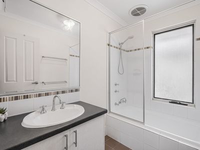 37 Millot Vista, Caversham