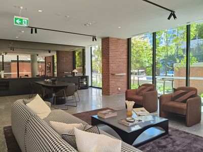 601 / 8 Louise Street, Melbourne