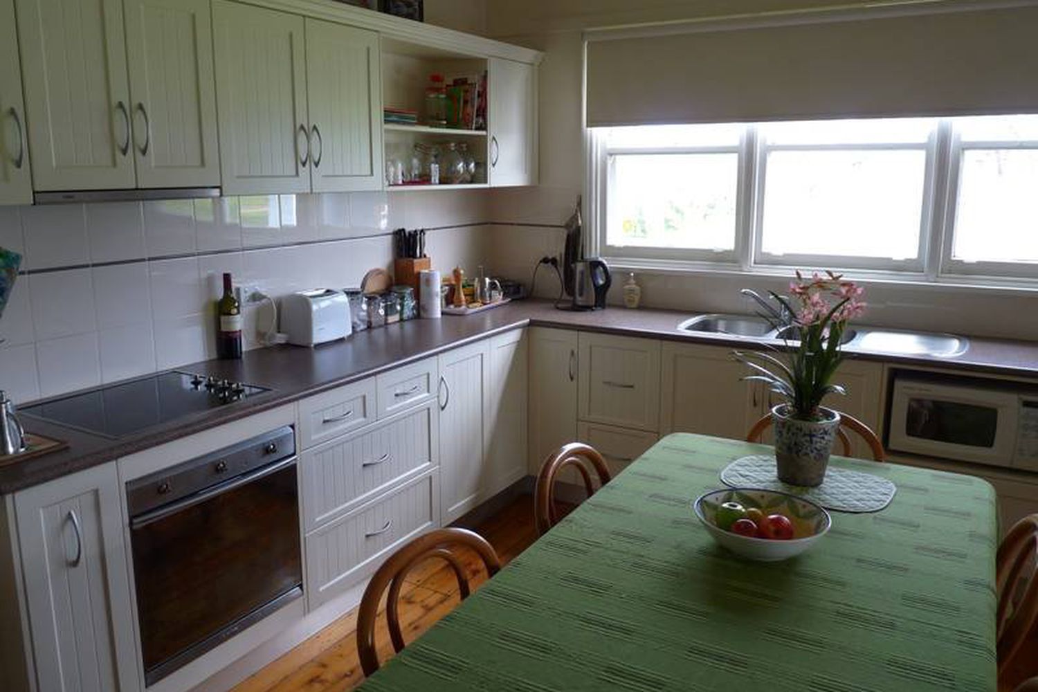 668 Walsh's Road, Horsham