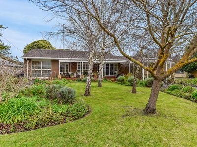 17 Adams Street, Donovans
