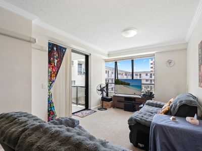 1 / 136 Marine Parade, Southport