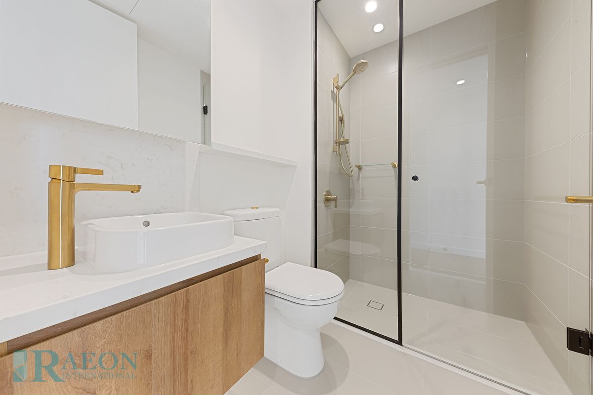 2004/23 Mackenzie Street, Melbourne