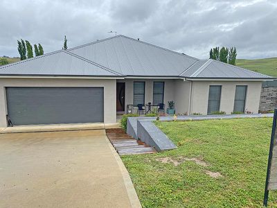 38 Johnston  Crescent, Blayney