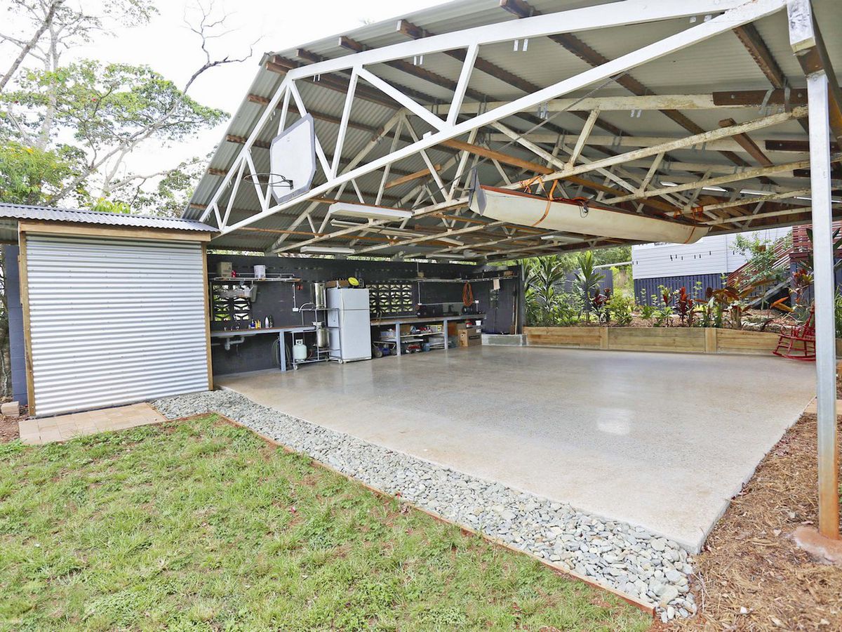 9 Downing Street, Malanda