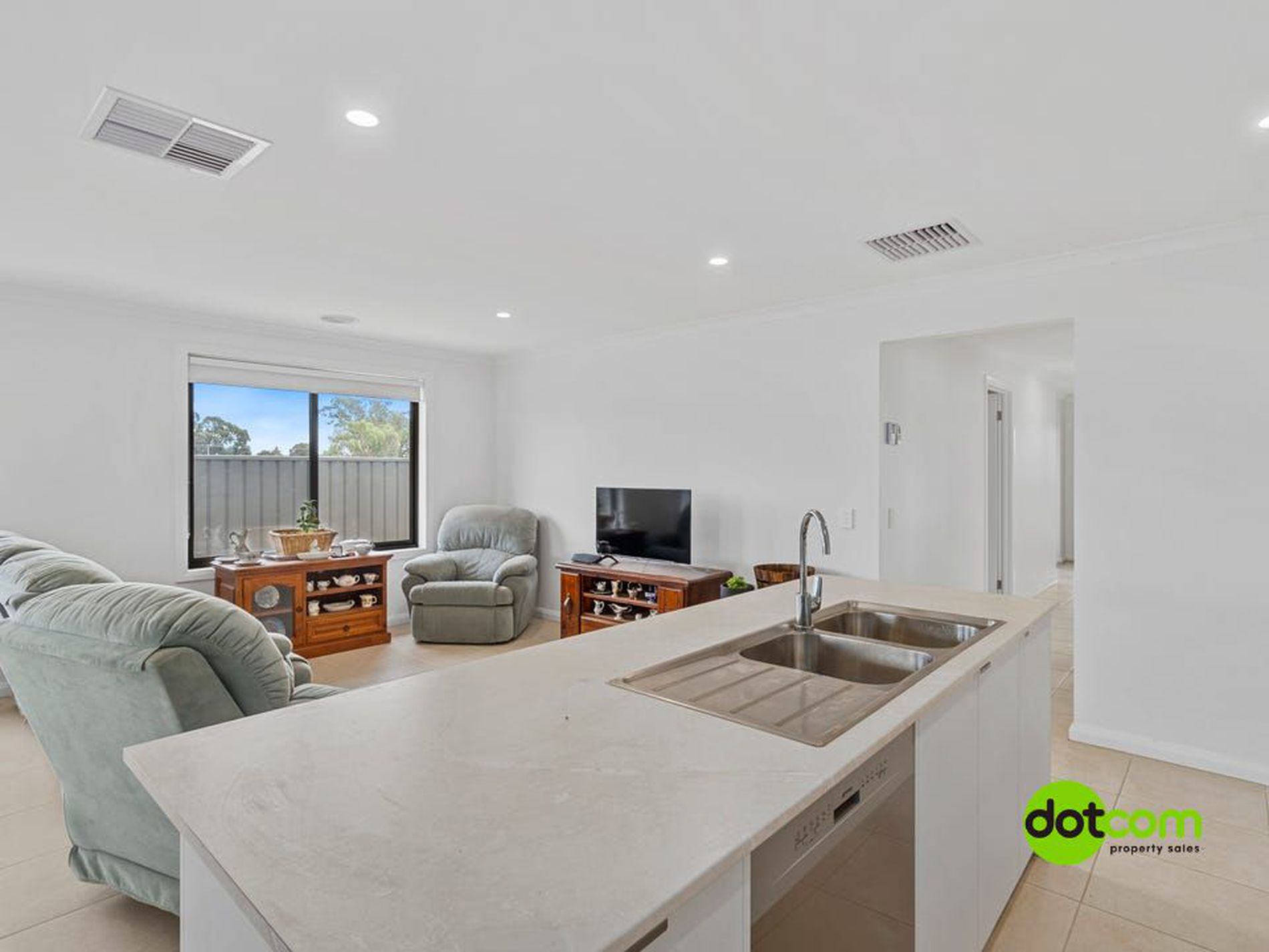 47 Lewis Crescent, Finley