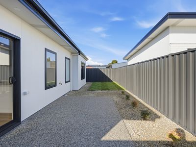 2 / 8 Imogen Court, Legana