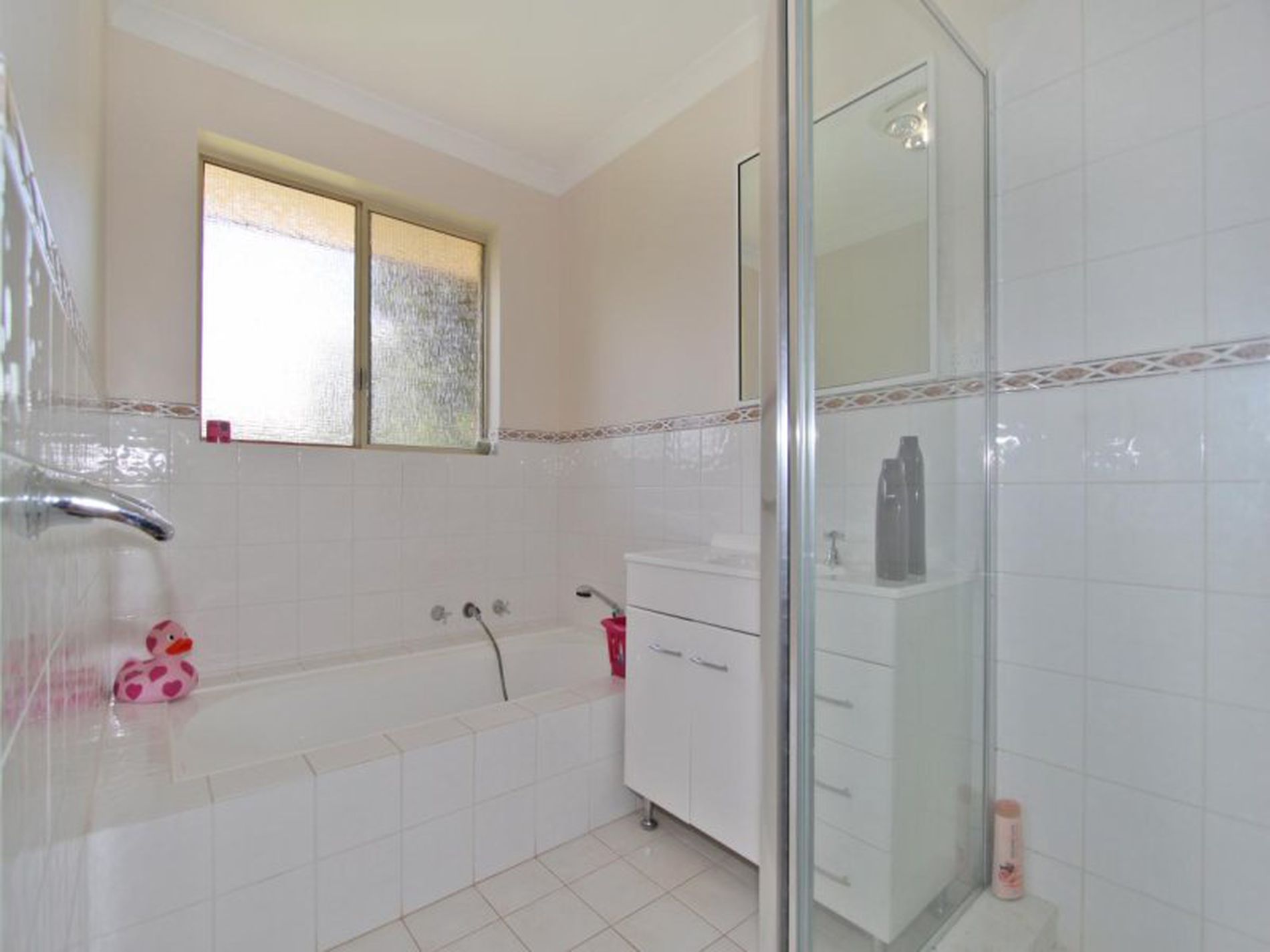 7 Heston Court, Somerville