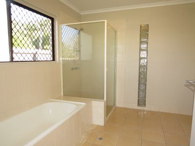 2 / 5 Aloota Crescent, Ocean Shores