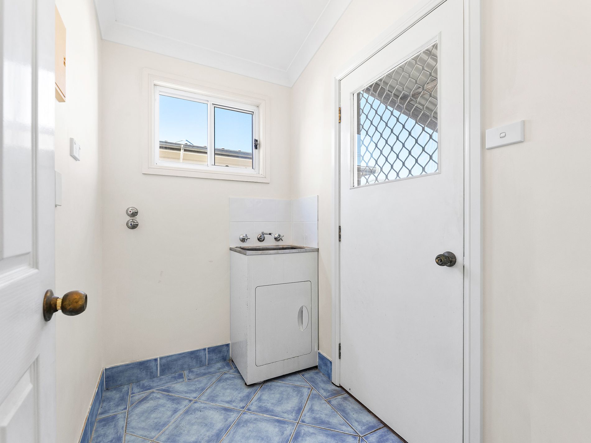 j15 / 48 Princes Highway, Narooma