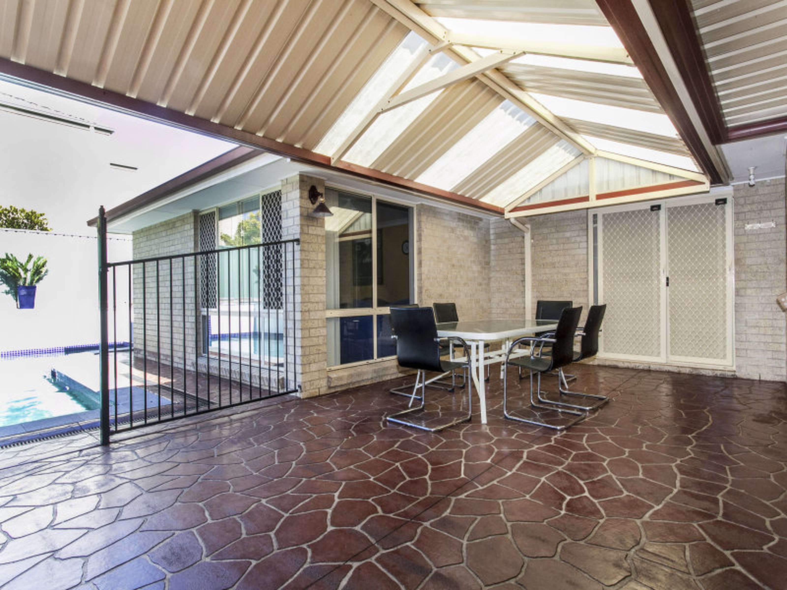 8 Laguna Drive, GLENMORE PARK