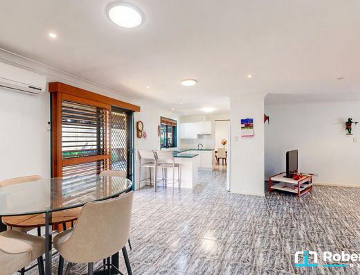 Spacious Home Offering Privacy, Pool & Side Access image 9