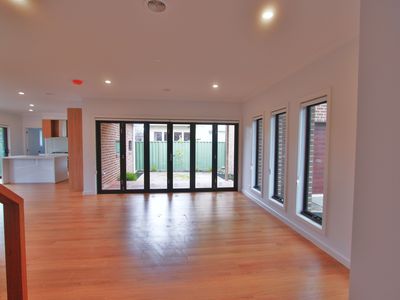 2 / 4 Kirstina Road, Glen Waverley