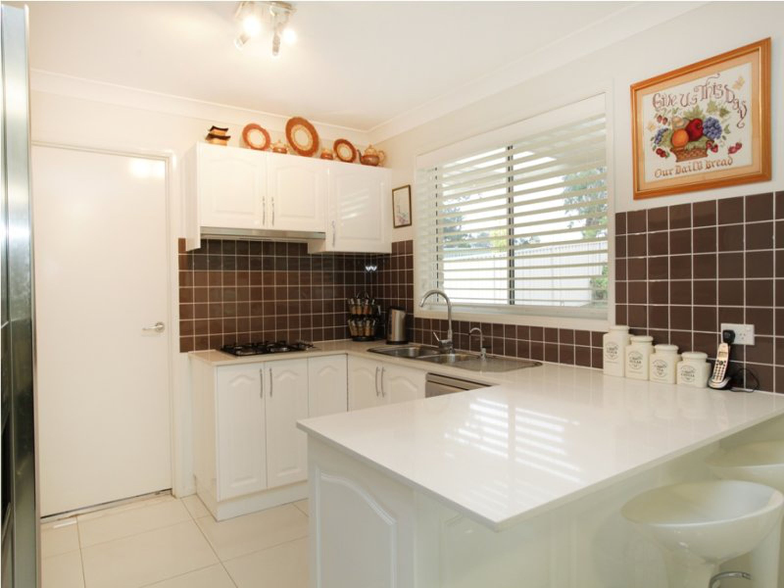 2 Fairwater Court, GLENMORE PARK