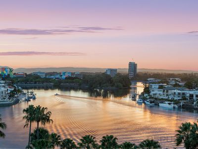 801 / 4 Wahroonga Place, Surfers Paradise