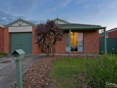 19 Charlotte Court, Cranbourne West