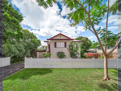 18 Downing St, Earlville