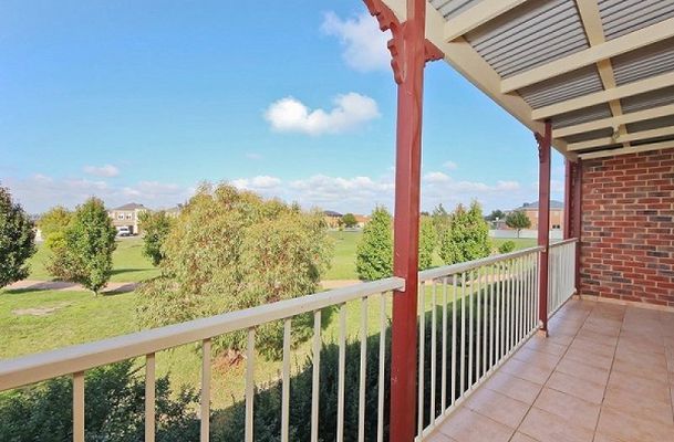 9 Meadowbank Lane, Craigieburn
