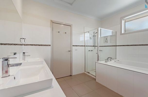 24 Marchmont Rise, Craigieburn