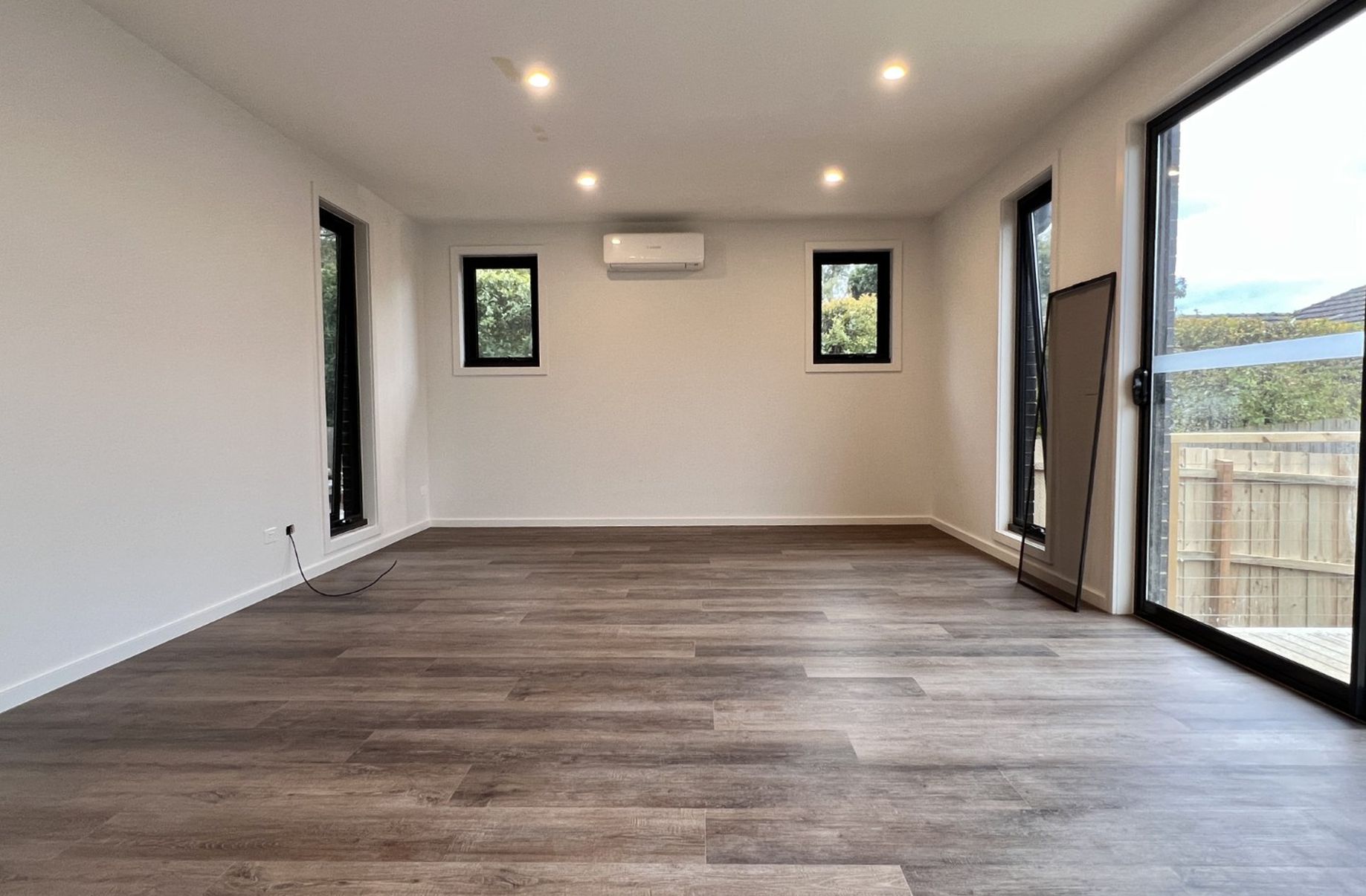 1 / 98 Croydon Road, Croydon