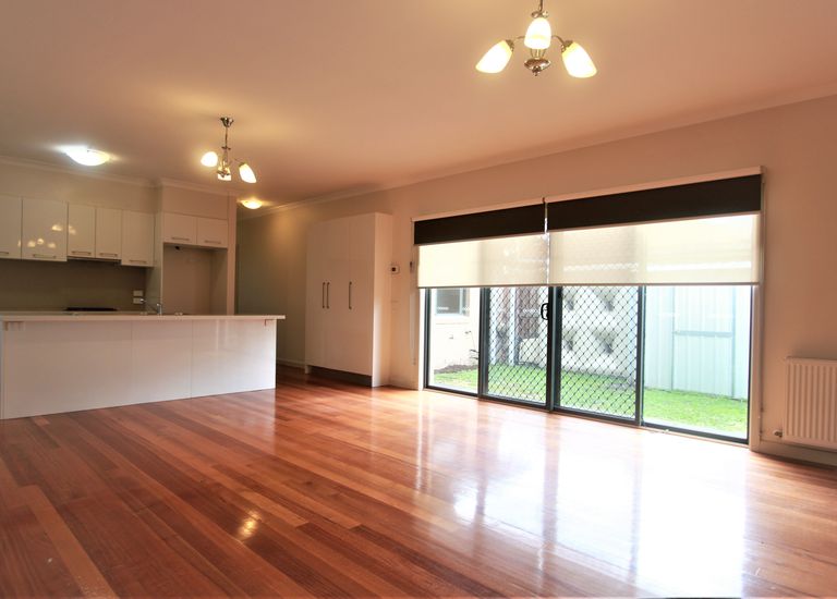 1 / 52 Mount Street, Glen Waverley