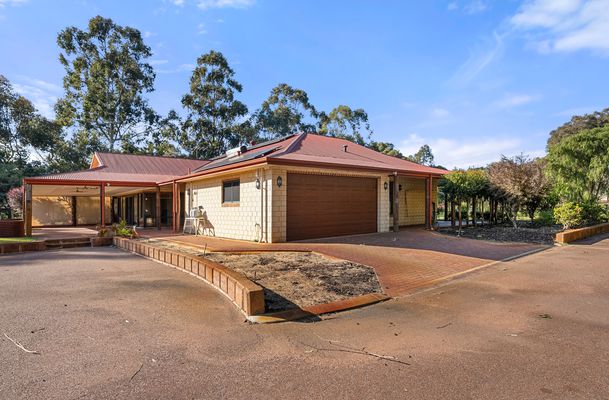 64 Egerton Drive, Serpentine