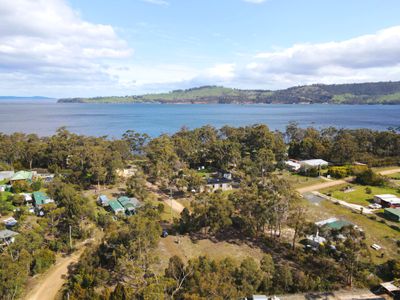 31 Cray Point Parade, Eggs And Bacon Bay