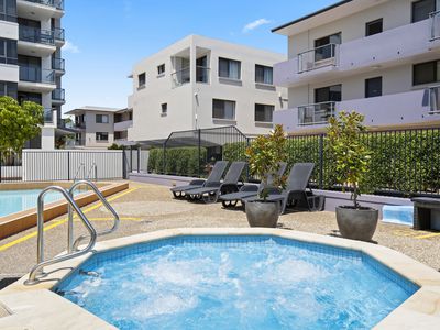 1 / 136 Marine Parade, Southport