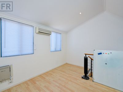6 / 8 Day Road, East Rockingham