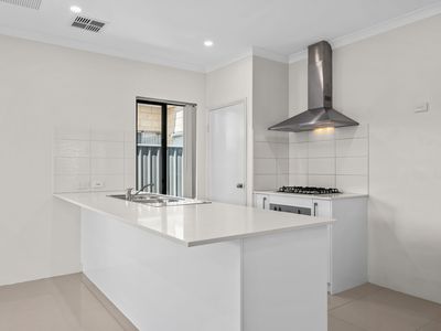 28 Mornington Crescent, Wandi