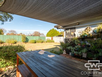 6 Coakes Street, Guyra