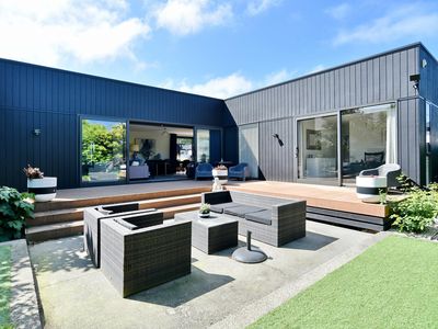 102 Hills Road, Edgeware