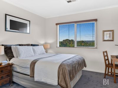 5 Ironbark Court, Hidden Valley